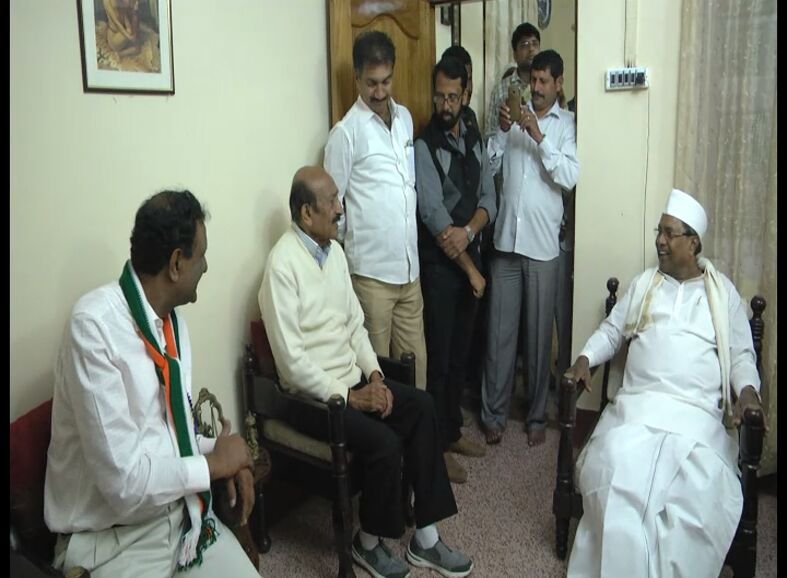 ಮಡಿಕೇರಿ: ಎಂ.ಸಿ.ನಾಣಯ್ಯ ಮನೆಗೆ ಸಿಎಂ ಸಿದ್ದರಾಮಯ್ಯ ಭೇಟಿ